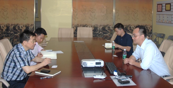 亞泰光電總經理與丁副院士一行進行合作交流