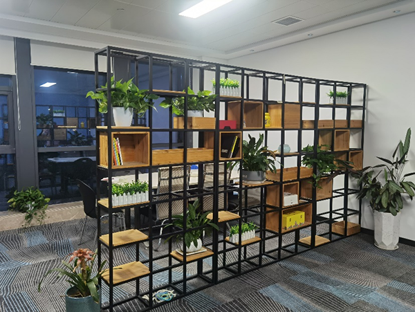 亞泰光電內窺鏡在該機械設備公司演示、交流，圖為該客戶辦公現場